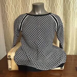 Banana Republic Black And White Pull Over Sweater 3/4 Length Sleeves